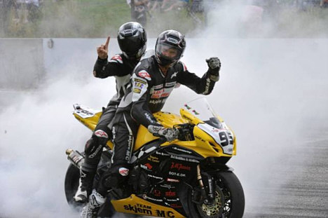 skulle lige prøve at køre en Superbike…han kunne dog ikke nå jorden!